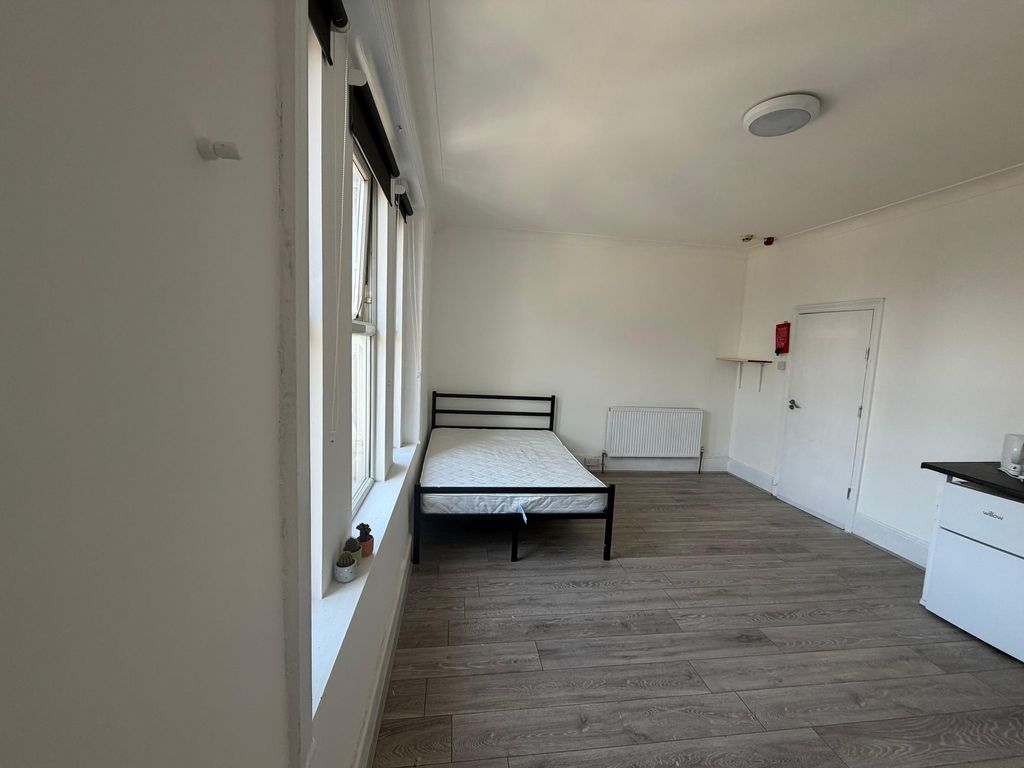 Property photo 1 of 4