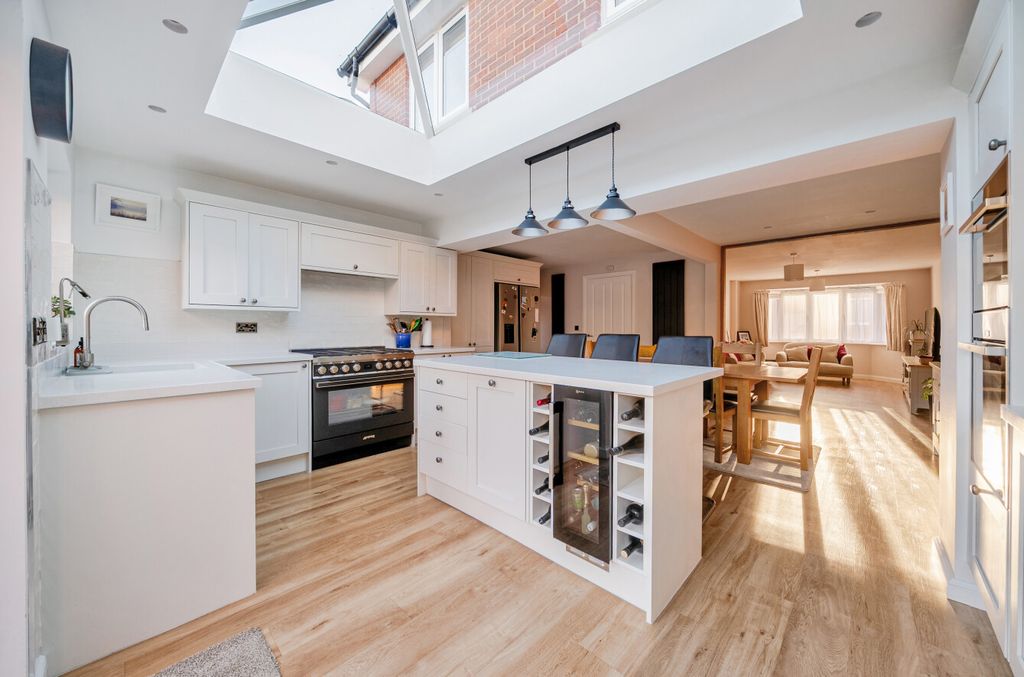Property photo 2 of 17 1538161-15-6Ae0F9...