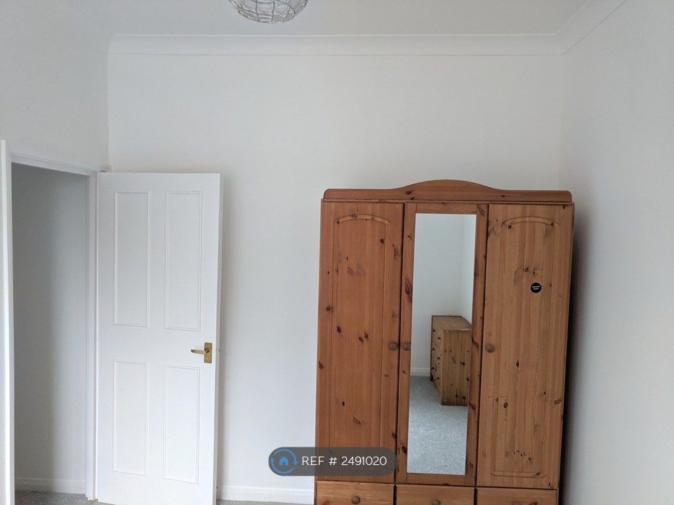 Property photo 3 of 6 2nd Besroom