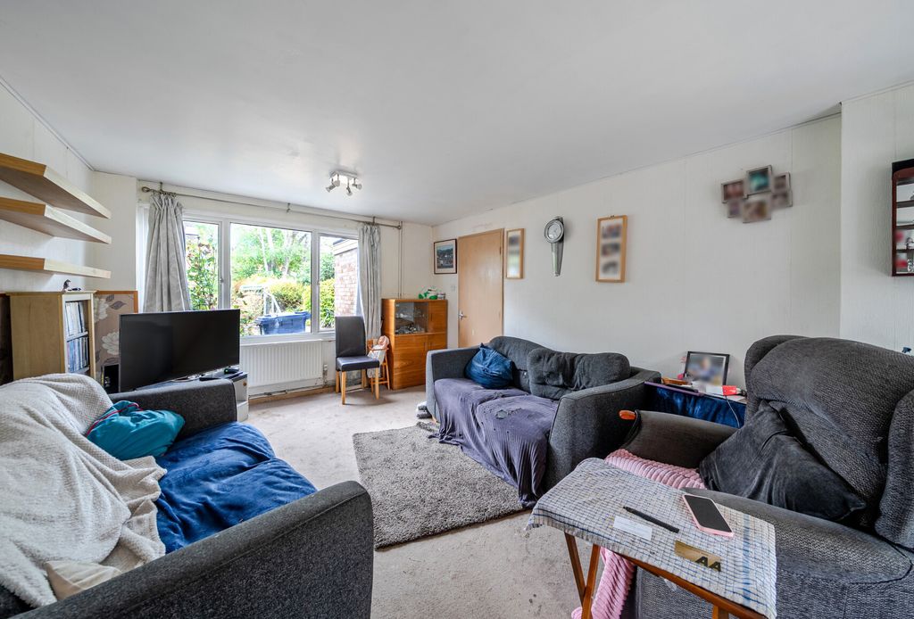 Property photo 2 of 9 1520029-10-1A0907...
