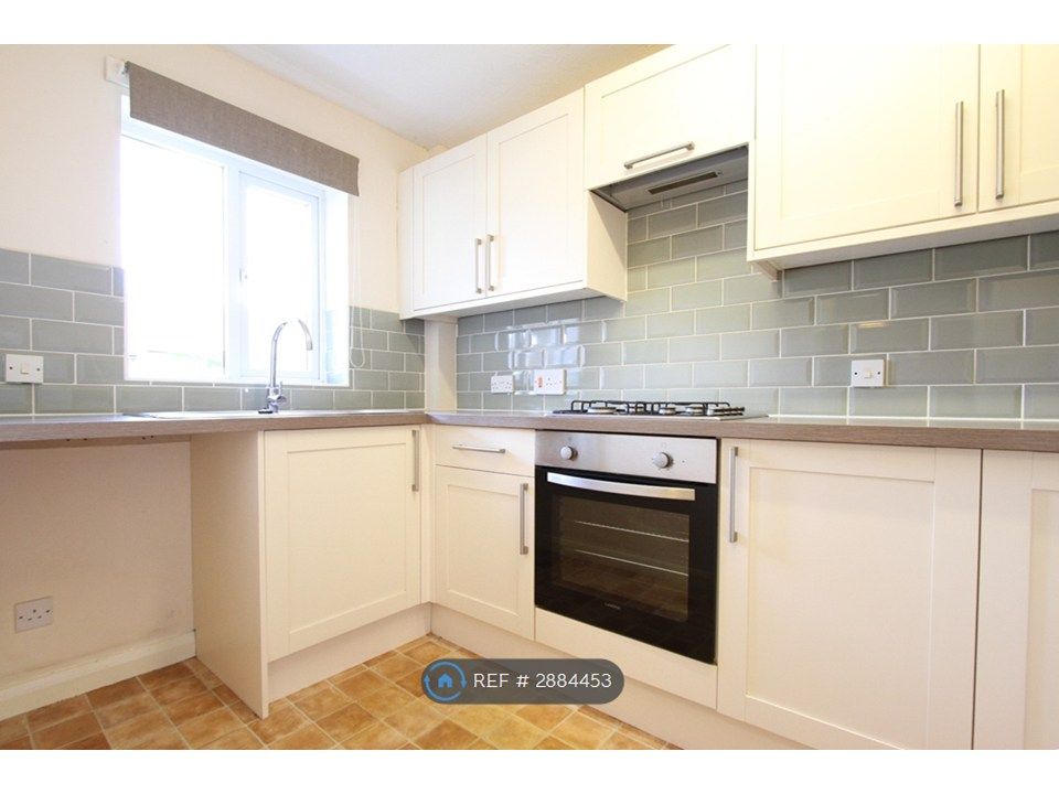 Property photo 2 of 8 Kitchen
