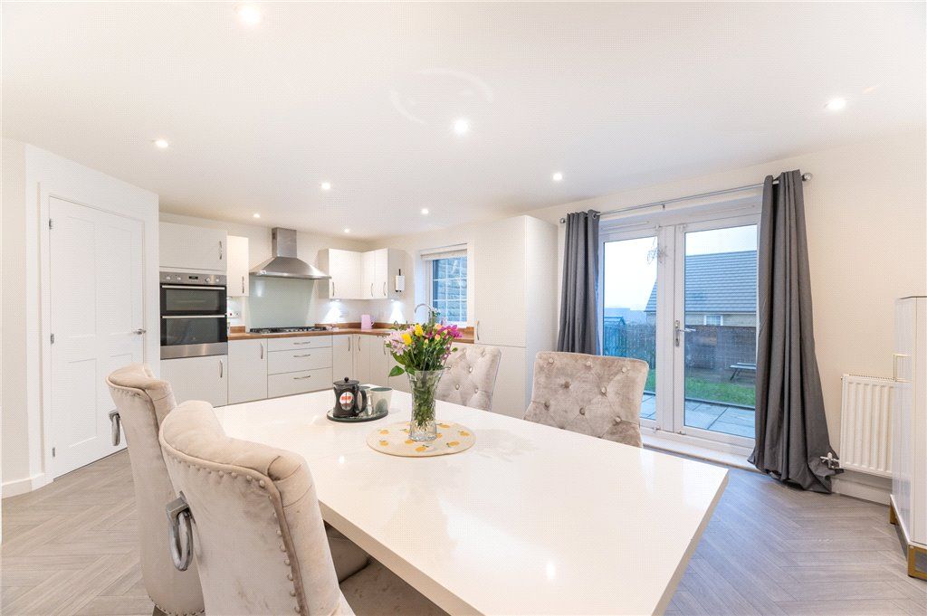 Property photo 2 of 31 Dining Kitchen