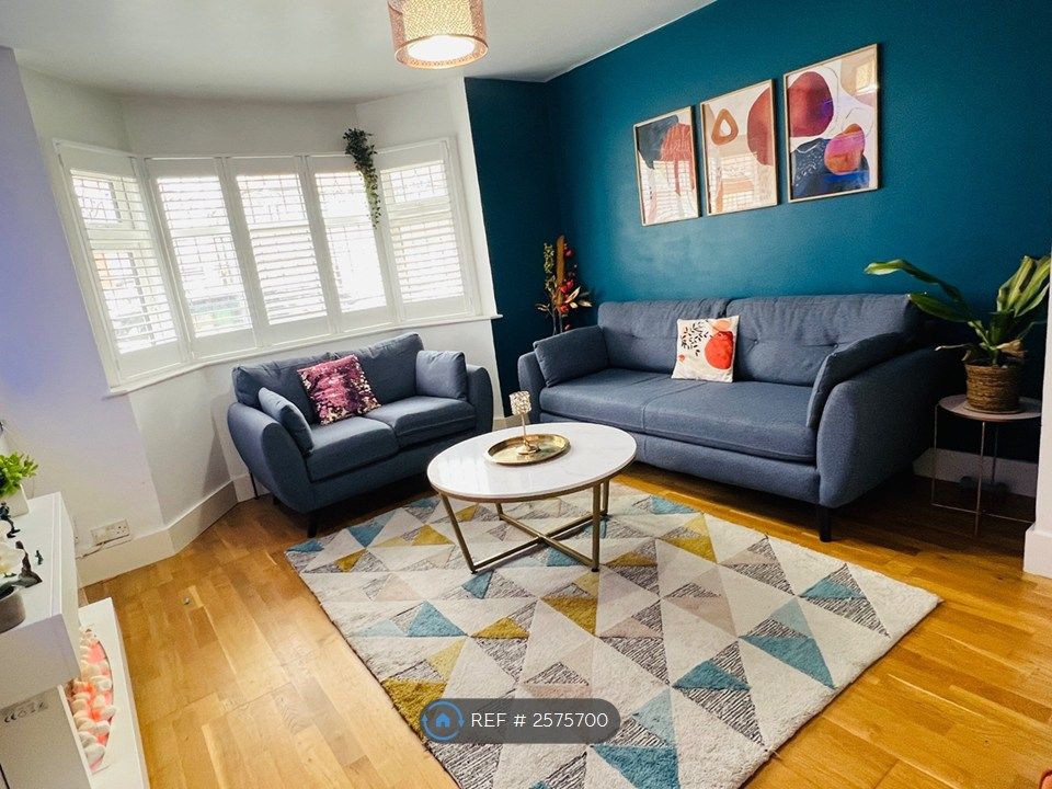 Property photo 1 of 20 Living Room