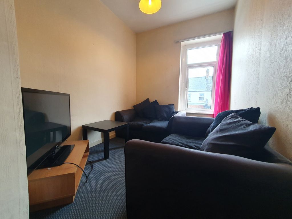 Property photo 1 of 11 3 Bedroom Apartment For Rent