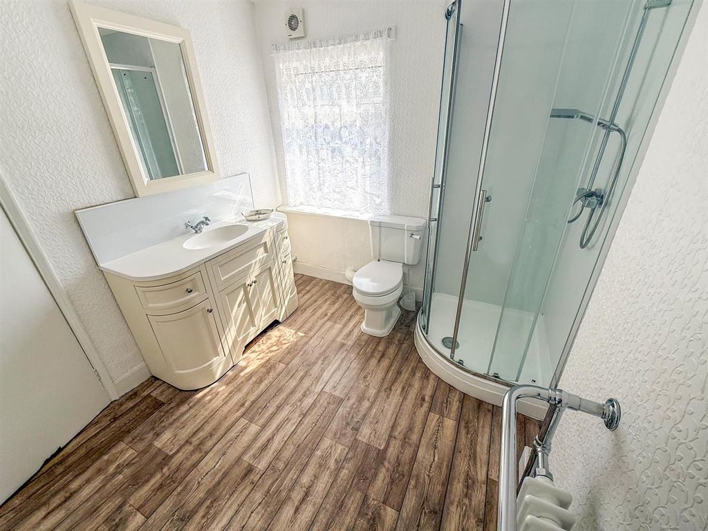 Property photo 3 of 15 Bathroom