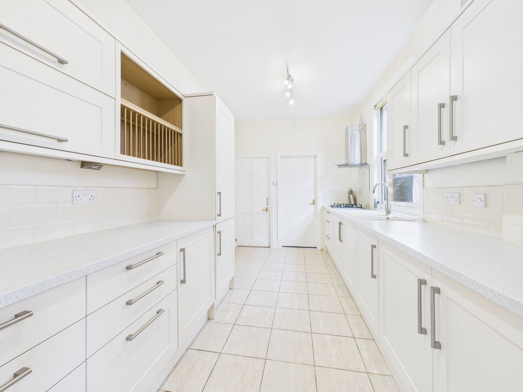 Property photo 2 of 19 Kitchen