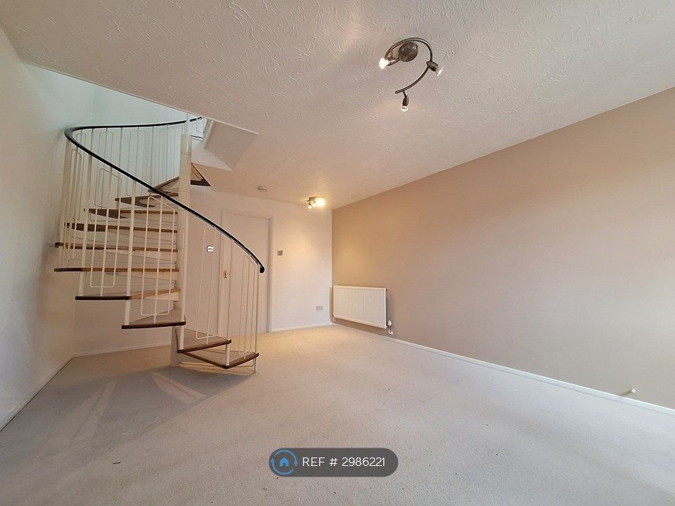 Property photo 2 of 7 Living Room