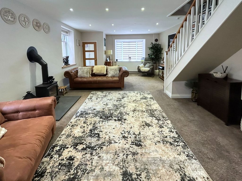 Property photo 2 of 37