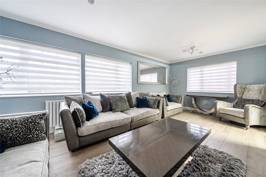 Property photo 2 of 29 Picture No. 20