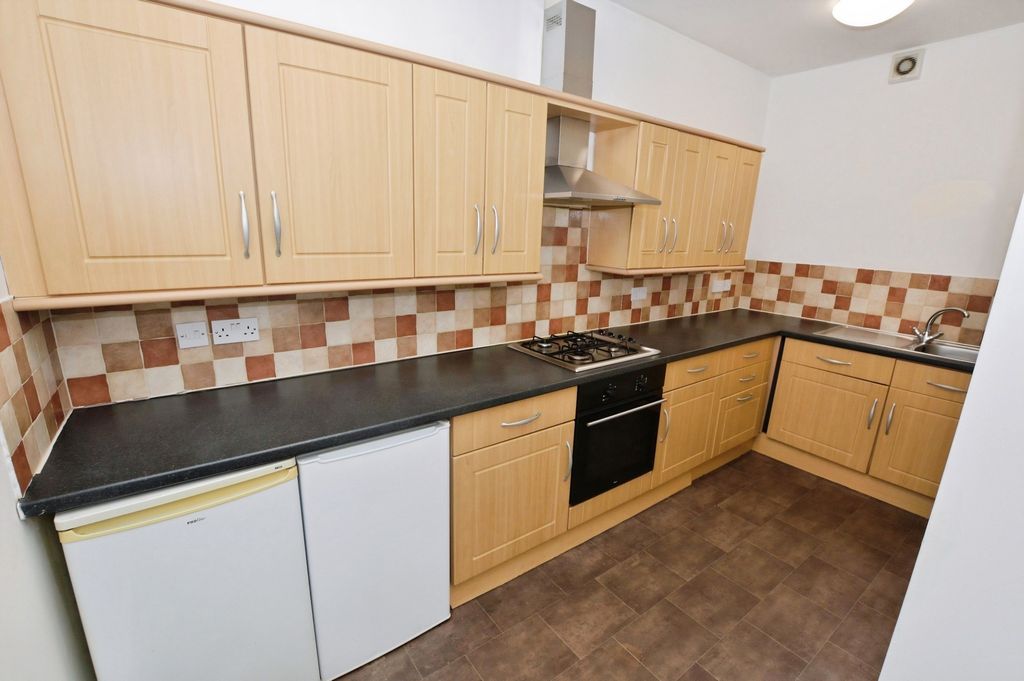 Property photo 3 of 10 Kitchen