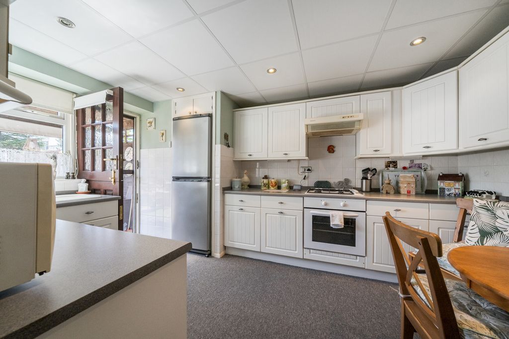 Property photo 3 of 18 Kitchen/Diner