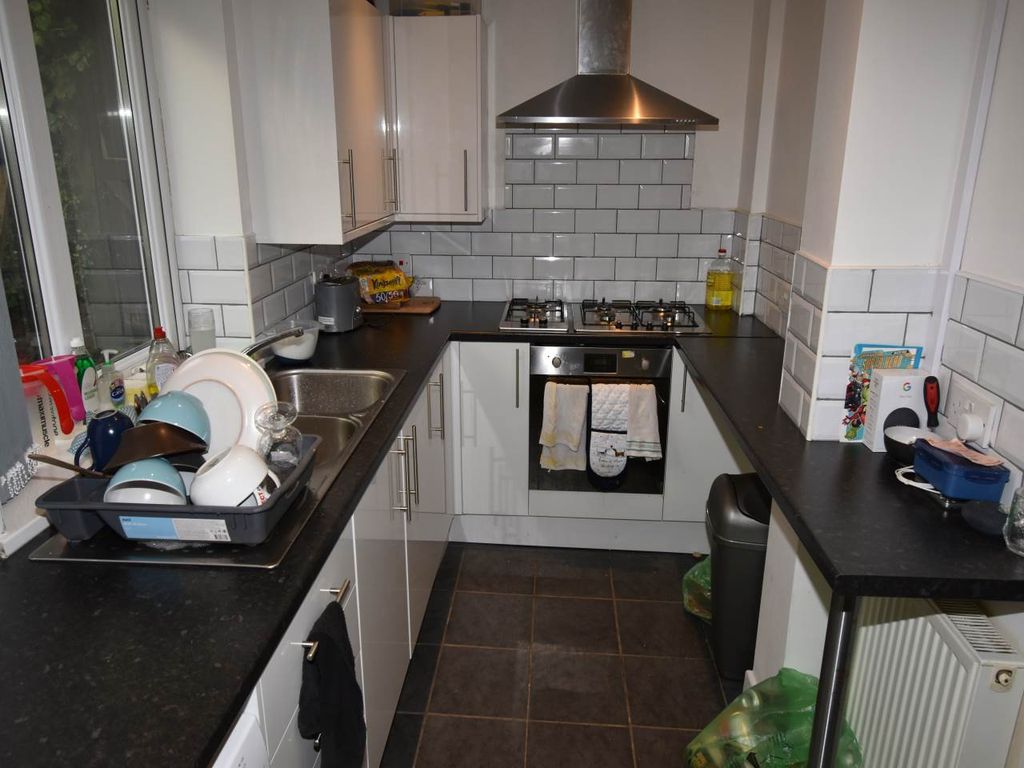 Property photo 1 of 12 Kitchen 1