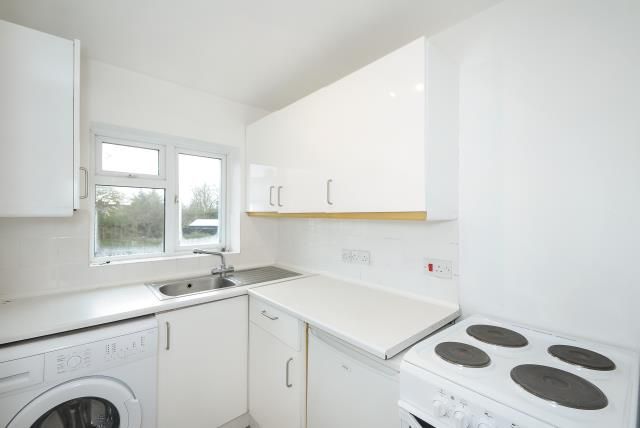 Property photo 2 of 6 Kitchen