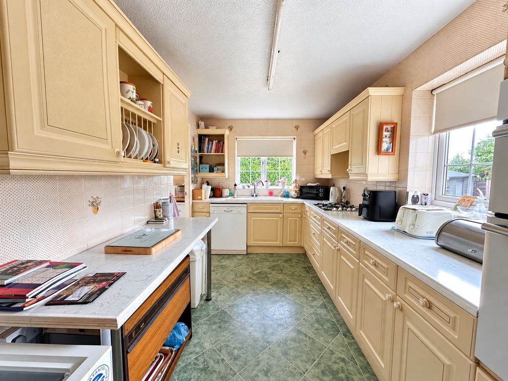 Property photo 2 of 25