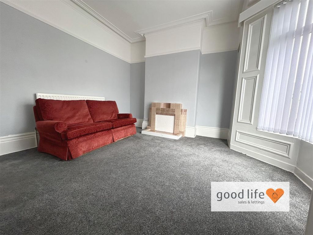 Property photo 2 of 16 Bedroom 1 256 St Leonard.Jpg