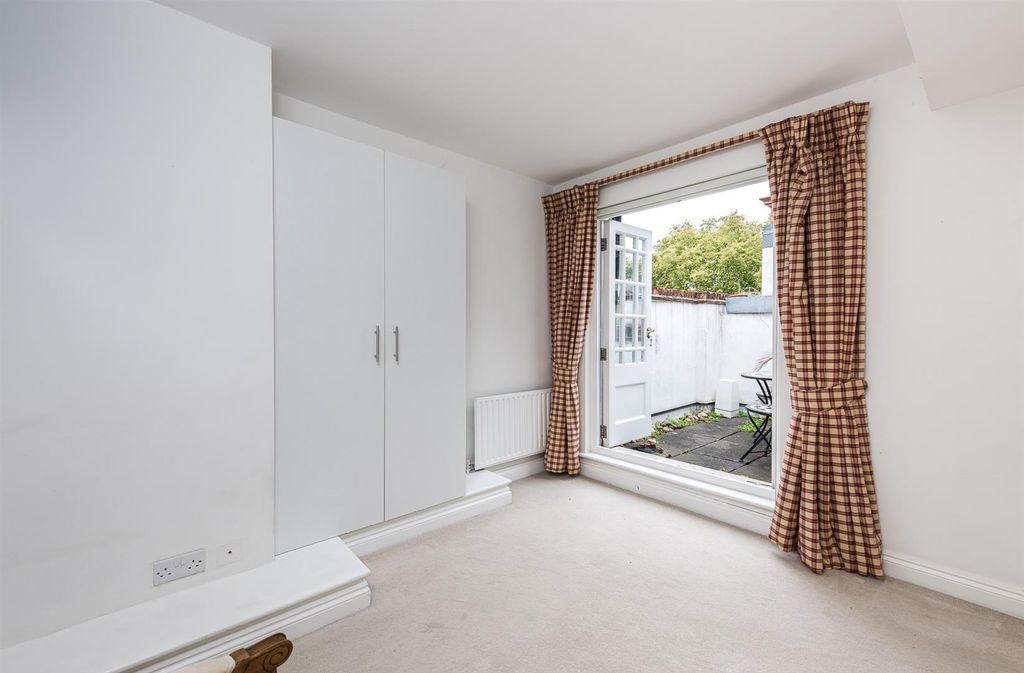 Property photo 3 of 15 Collingham Gardens 6_16-6-2. Low Res.Jpg