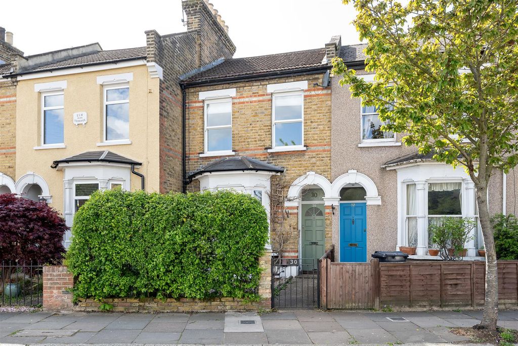 Property photo 1 of 20 Mansfield Road E11