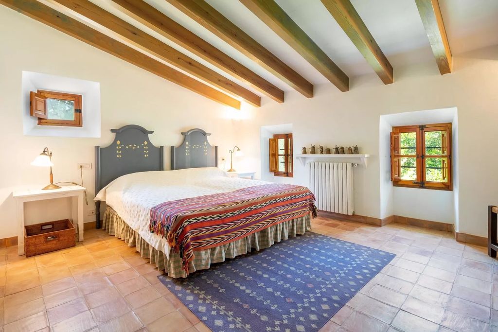 Property photo 3 of 10 Bedroom Tile