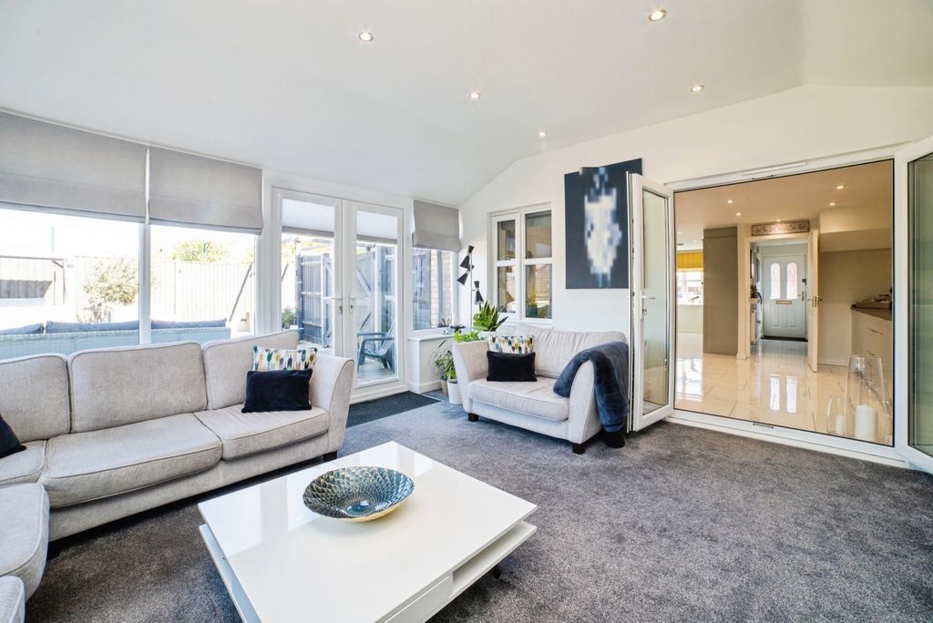 Property photo 2 of 26 Pbox-Img.Jpg