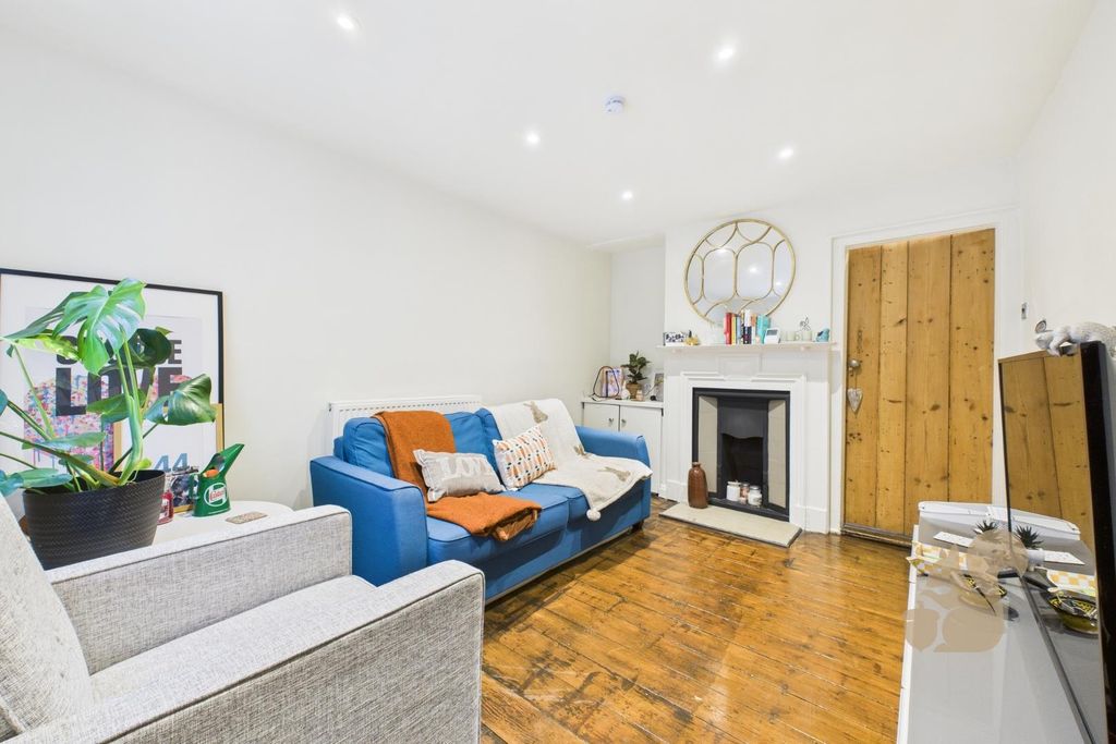 Property photo 3 of 11 Cam05565G0-Pr0043-Still002.Jpg