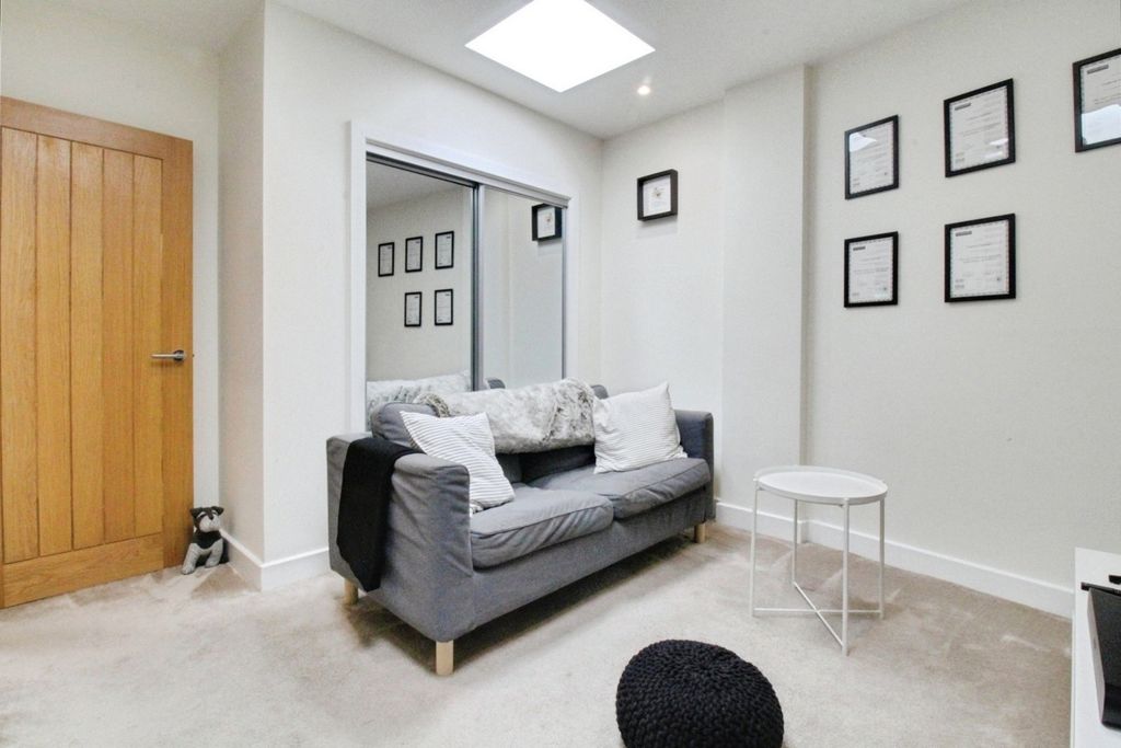 Property photo 2 of 14 Pbox-Img.Jpg