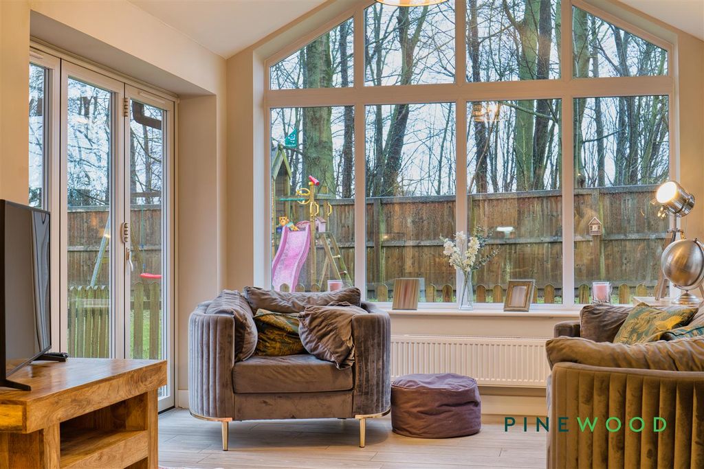 Property photo 3 of 47 Garden Room