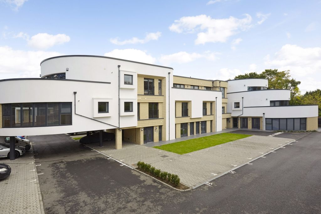 Property photo 1 of 11 Court Lane