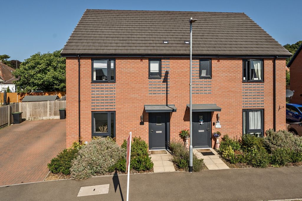 Property photo 1 of 23 1339928-3-689F406F8Ac9E-Arw