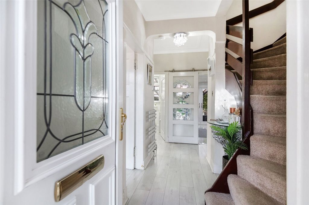 Property photo 2 of 27 Hallway