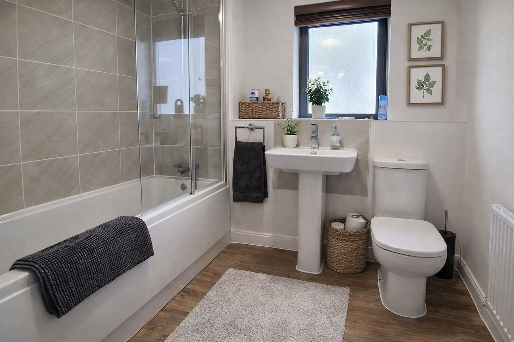 Property photo 3 of 11 Bathroom