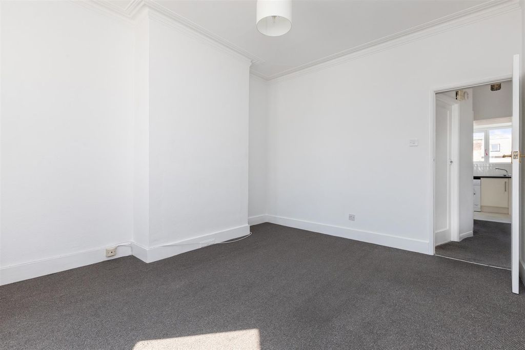 Property photo 3 of 6 Westbourne Street-3.Jpg