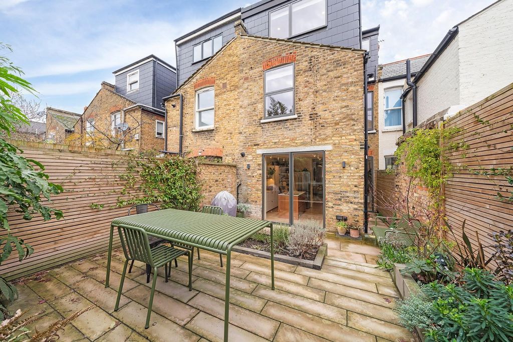 Property photo 3 of 22 Garden (2).Jpg