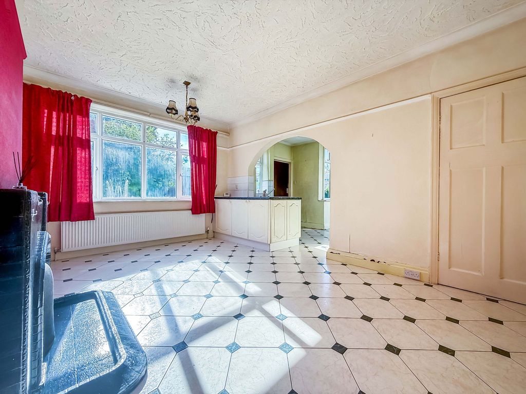 Property photo 3 of 27