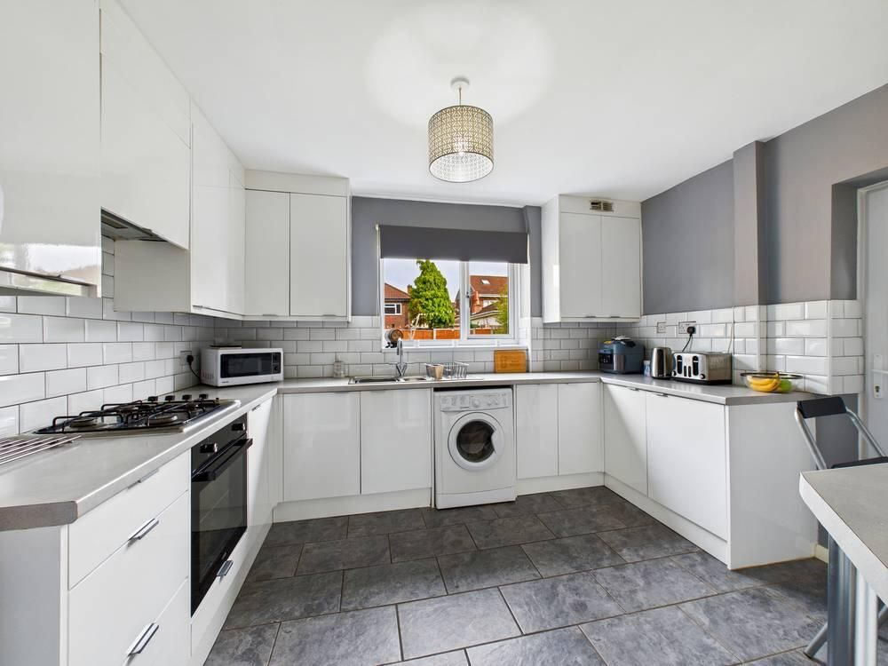 Property photo 3 of 21 Kitchen