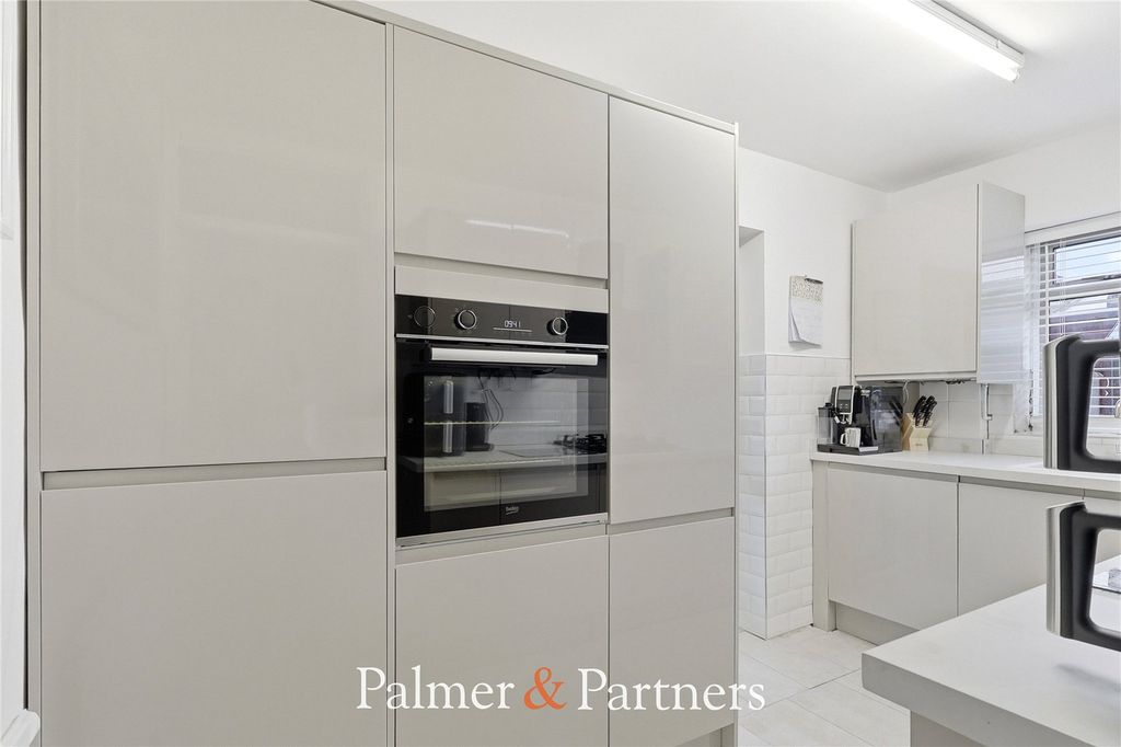 Property photo 2 of 26 Picture No. 16