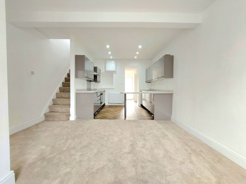 Property photo 2 of 27