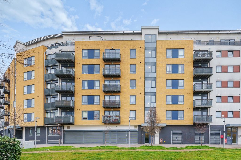 Property photo 1 of 17 External