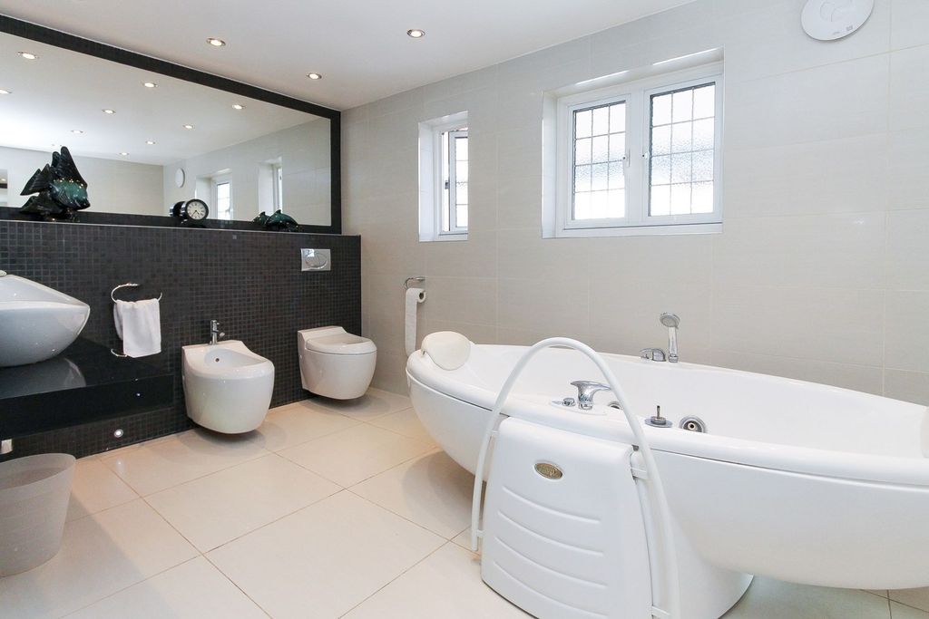 Additional image 11 of 7 bed detached house for salePenshurst Gardens, Edgware HA8