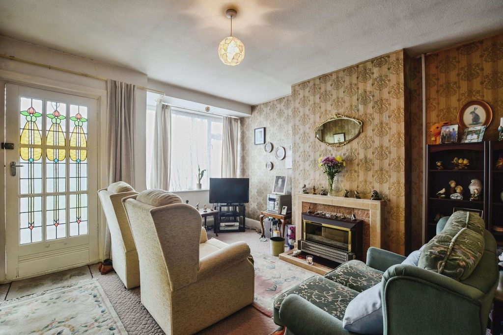 Property photo 2 of 18