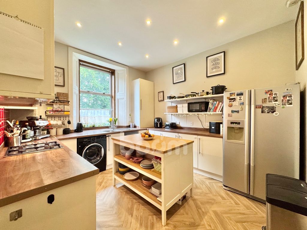 Property photo 3 of 21 Glasgow Road, Paisley Kitchen