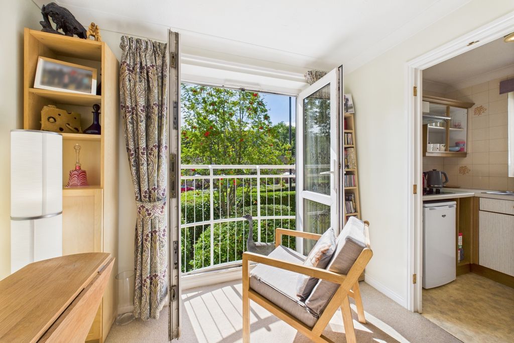 Property photo 2 of 12 Lounge