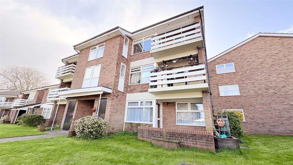 Property photo 1 of 14 Approach