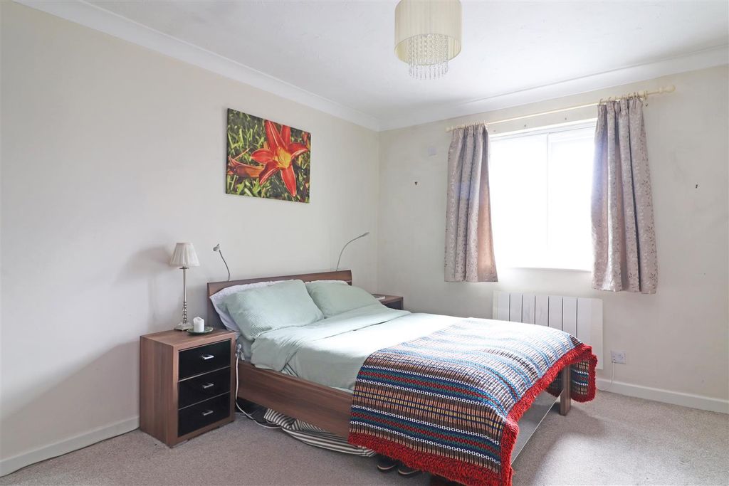 Property photo 3 of 11