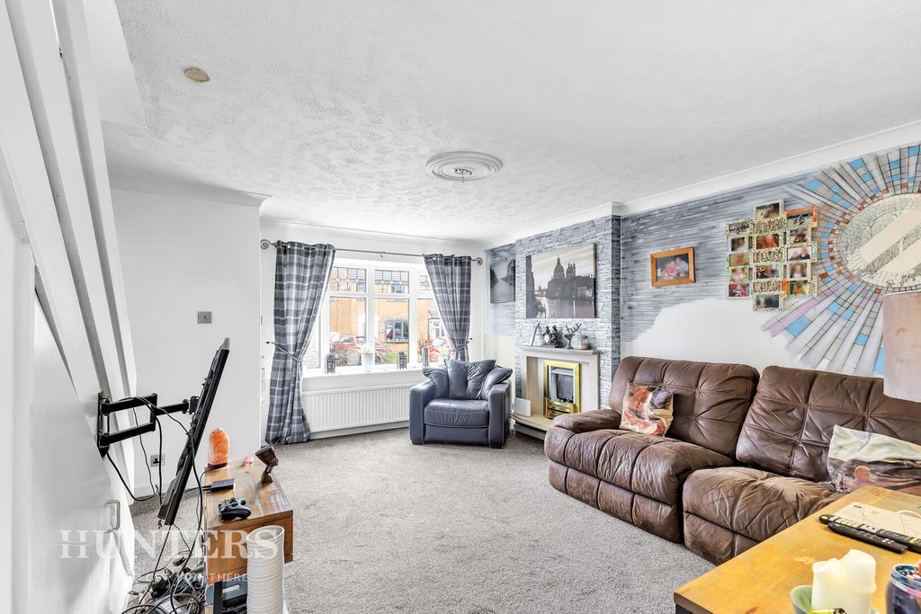 Property photo 3 of 18 Living Room