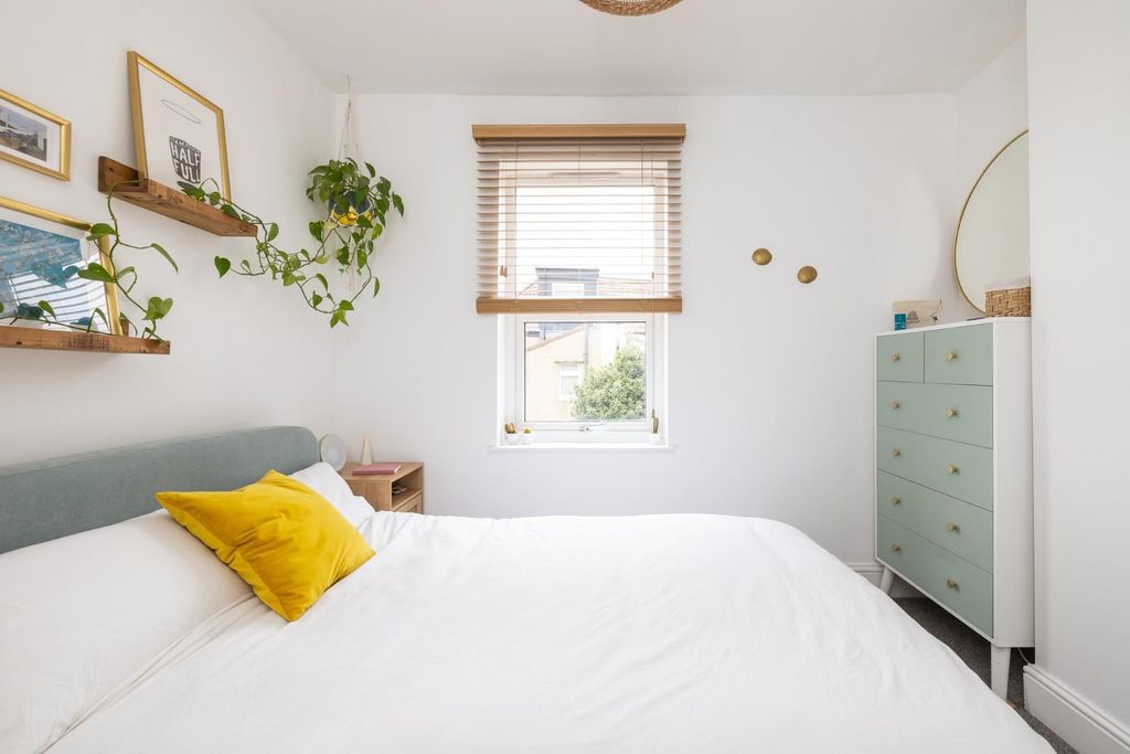 Property photo 3 of 18 Char8912.Jpg
