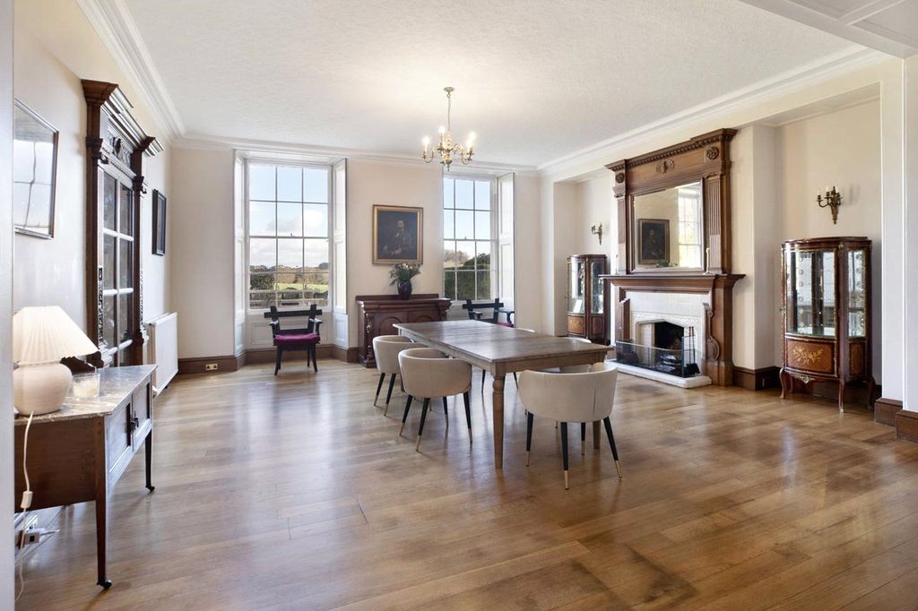 Property photo 3 of 19 Dining Room