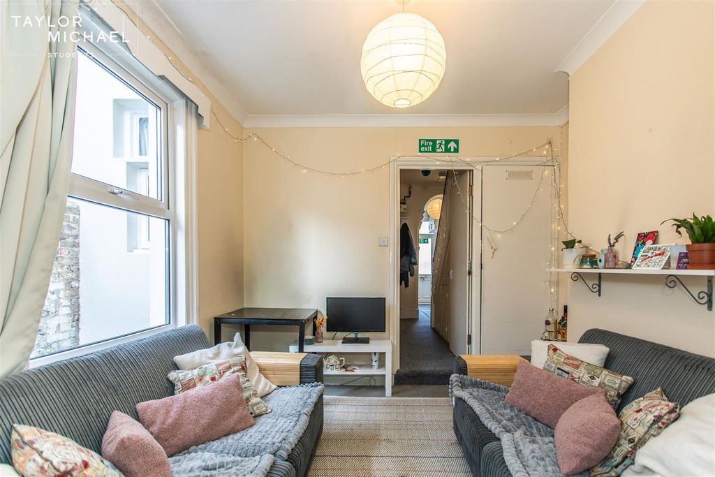 Property photo 2 of 17 Living Room