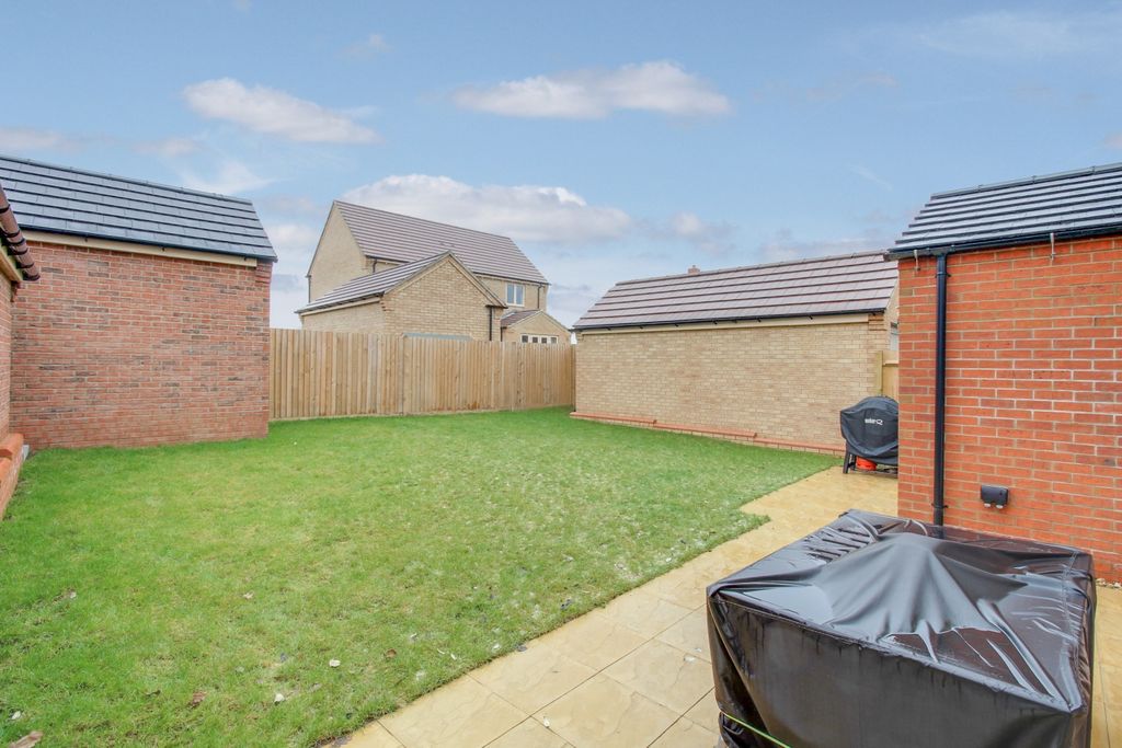 Property photo 3 of 16 Garden.