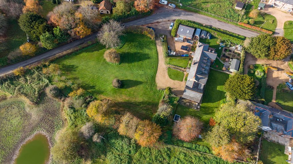 Property photo 3 of 25