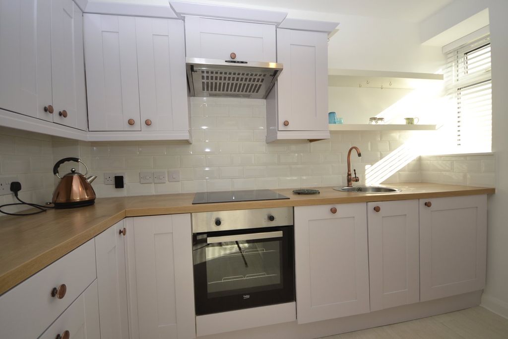 Property photo 2 of 9 Kitchen Area